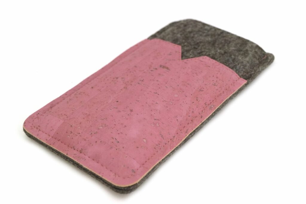 Handyhülle aus rosa Kork und Wollfilz, maßgeschneidert
