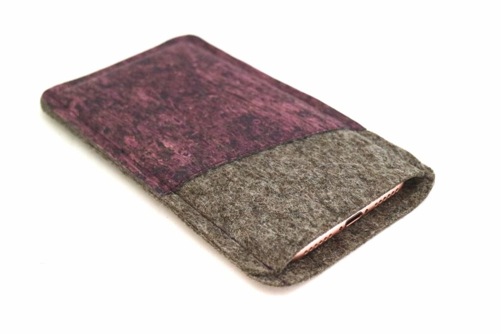 Handytasche aus Filz und violettem Strohstoff, Maßanfertigung