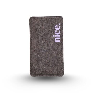 Filz Handytasche aus grauem Wollfilz, mit aufgeflocktem Text "nice."