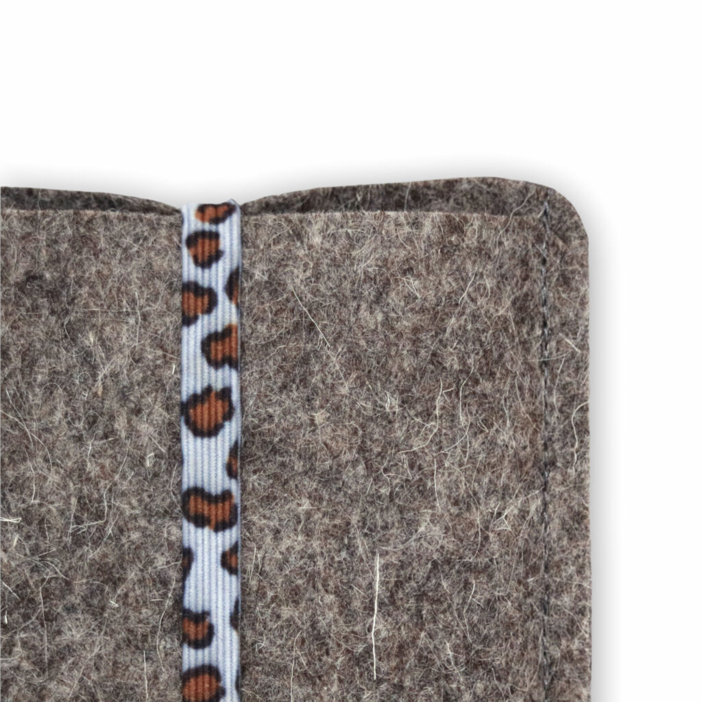 Handytasche mit Leo-Gummiband, hellgrau 2 Handytasche Filz Gummiband Leo