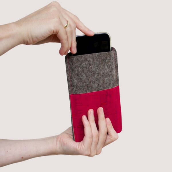 Handytasche aus Filz und Kork pink
