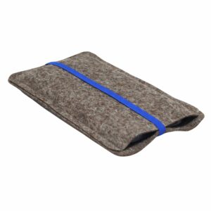 Deine 11-lein Handytasche aus Filz – schütze dein Handy stilvoll und praktisch – passend für jedes Handymodell aus hochwertigem Wollfilz dunkelblaues Gummiband als Verschluss unkompliziert und praktisch hervorragender Schutz 100% Handarbeit stilvolles Design perfekte Passform