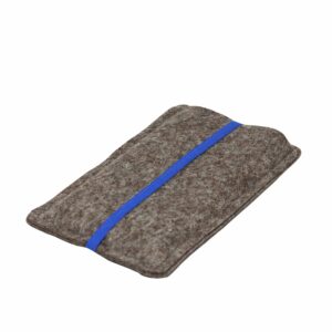 Deine 11-lein Handytasche aus Filz – schütze dein Handy stilvoll und praktisch – passend für jedes Handymodell aus hochwertigem Wollfilz dunkelblaues Gummiband als Verschluss unkompliziert und praktisch hervorragender Schutz 100% Handarbeit stilvolles Design perfekte Passform
