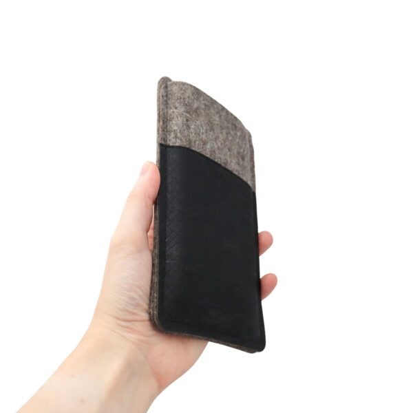Filz Handytasche mit schwarzem Kork mit Schlangenprägung