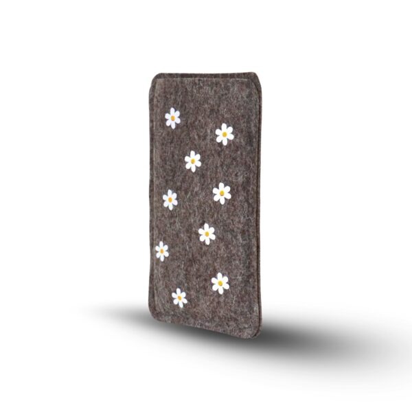 Handyhülle aus Filz mit Gänseblümchen, seitliche Ansicht