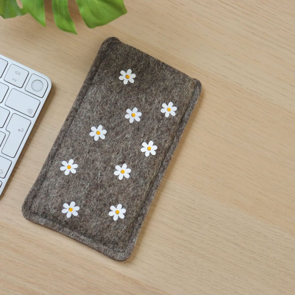 Handyhülle aus Filz mit Gänseblümchen-Print - für Samsung Galaxy A57