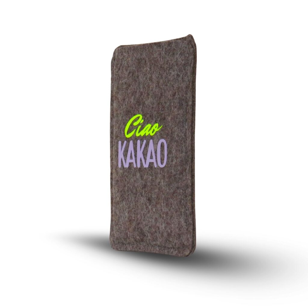Handytasche aus grauem Filz mit Print "Ciao Kakao", seitlich