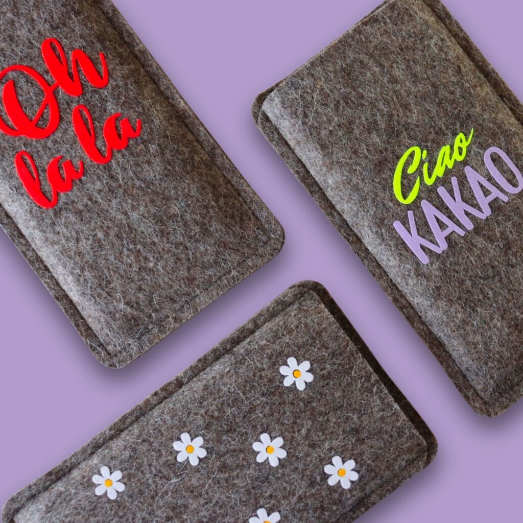 Handyhüllen aus Filz und Kork - maßgeschneidert & handgemacht 4 Handytaschen aus Filz mit Print