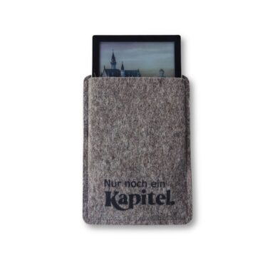 Ebook Reader Hülle aus Filz mit Print "Nur noch ein Kapitel"