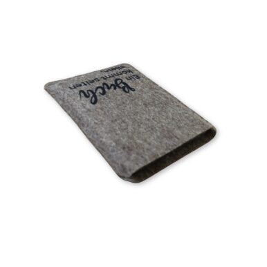 Ereader Hülle aus Filz mit Print "Ein Buch kommt selten allein."