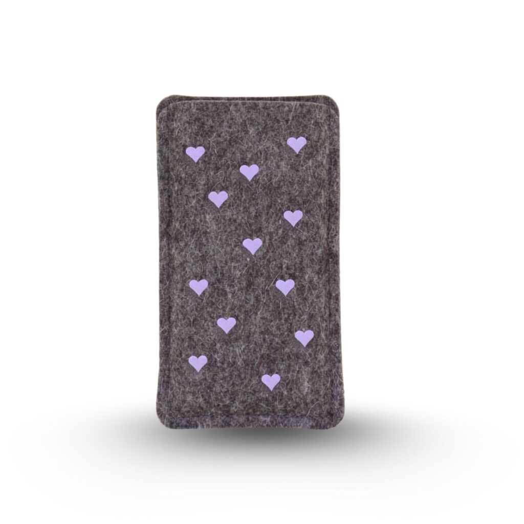 Handytasche aus grauem Filz mit fliederfarbenem Herzen-Allover Print