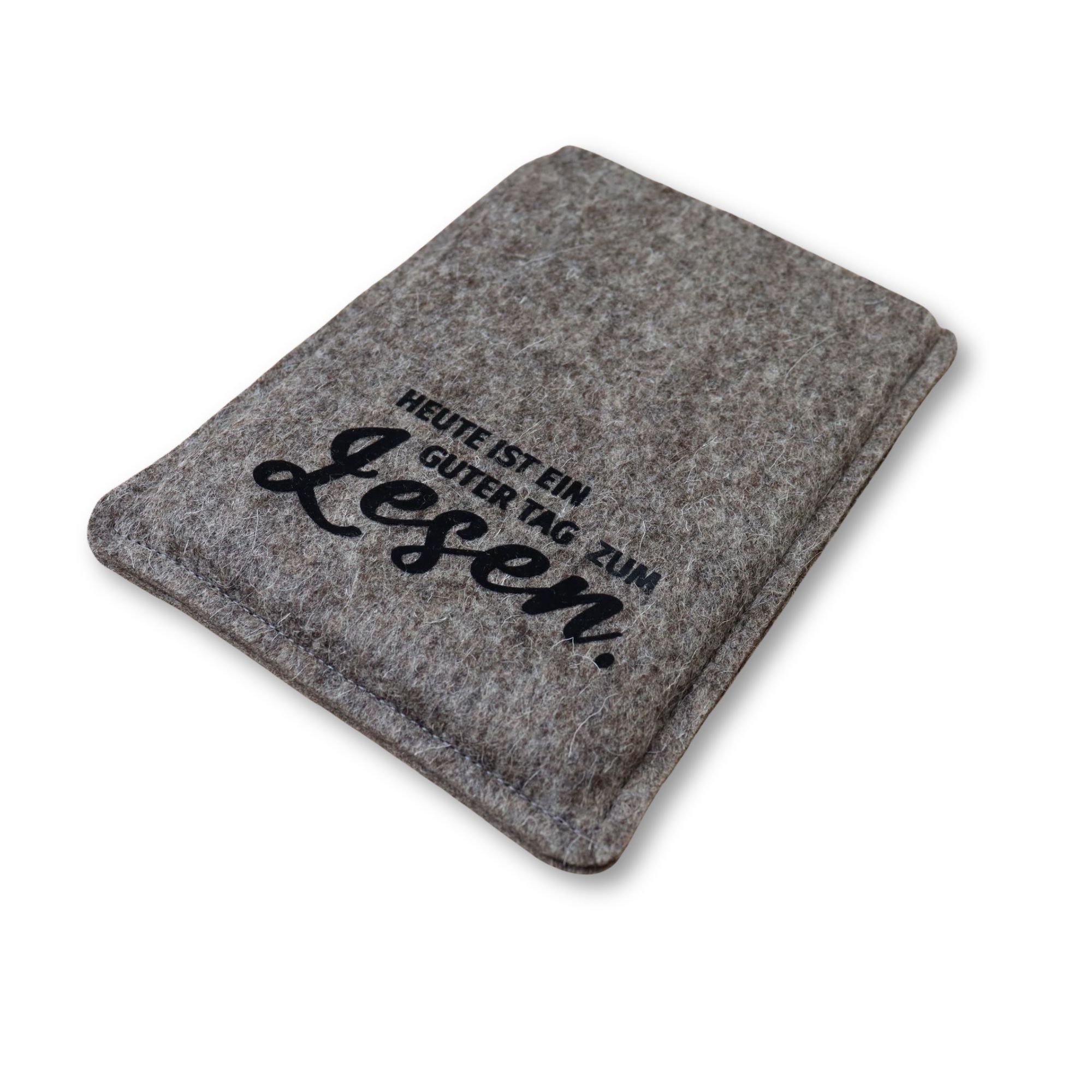 Hülle für eBook Reader aus grauem Wollfilz mit schwarzem Flockprint "Heute ist ein guter Tag zum Lesen."