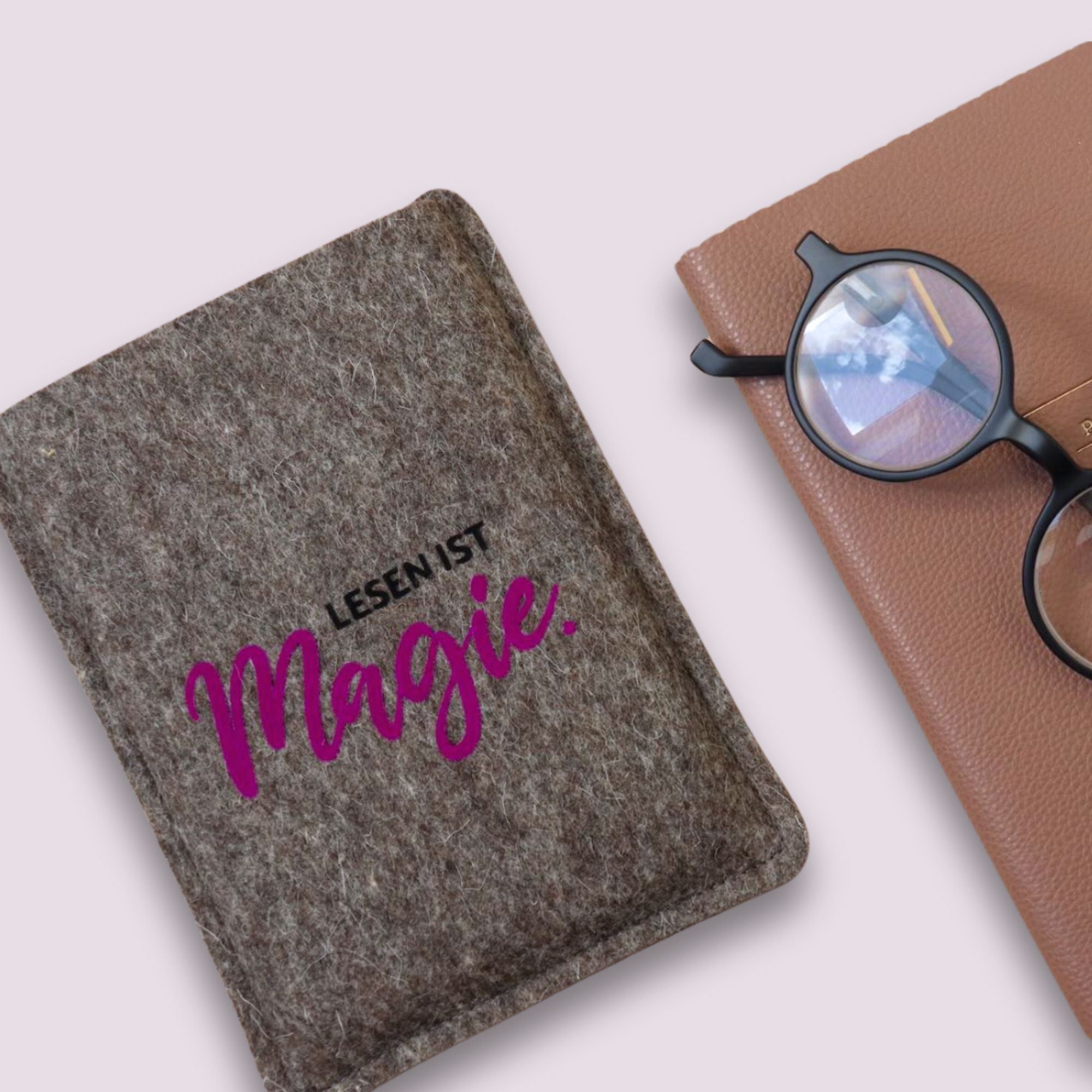 Hülle für Kindle Paperwhite aus Filz “Lesen ist Magie“ – Bild 8