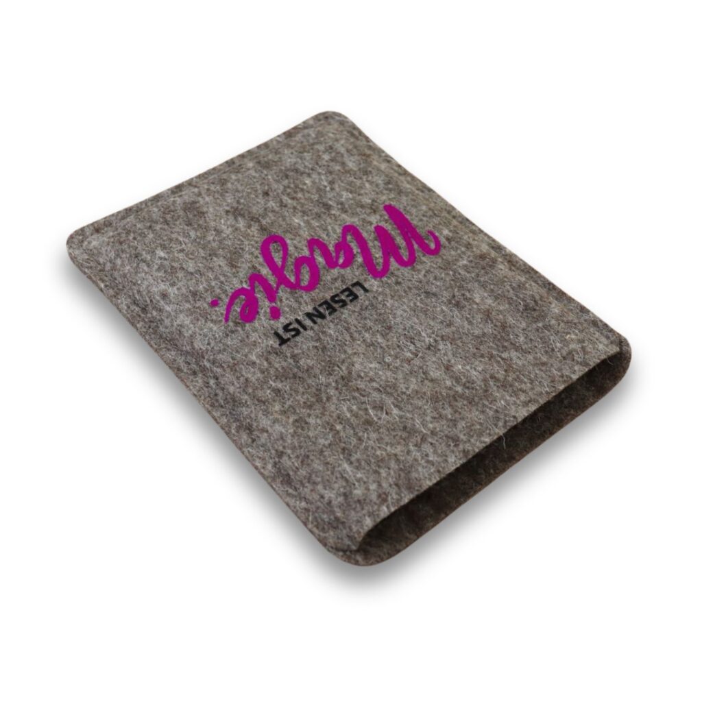Hülle für Kindle Paperwhite aus Filz “Lesen ist Magie“